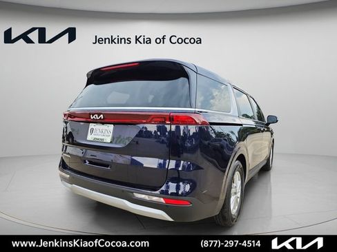 Used 2024 Kia Carnival LX FWD image 5