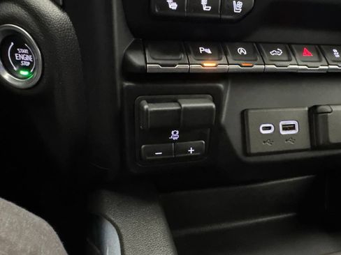 Used 2021 Chevrolet Silverado 1500 LTZ AWD/4WD image 36