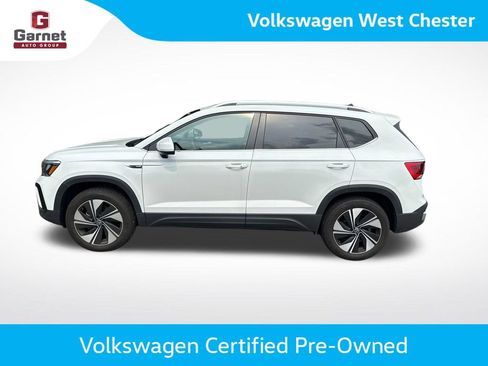 Used 2024 Volkswagen Taos SE w/ Panoramic Sunroof Package AWD/4WD image 2