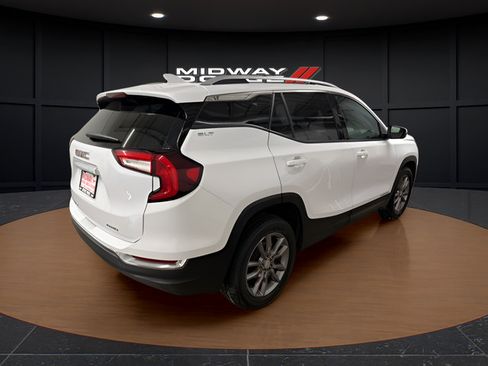 Used 2024 GMC Terrain SLT AWD/4WD image 4