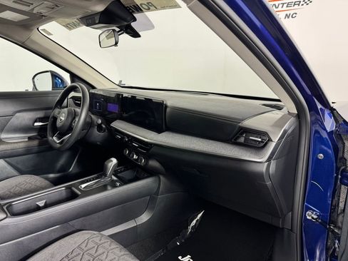 Used 2025 Nissan Kicks SV w/ SV Premium Package image 35