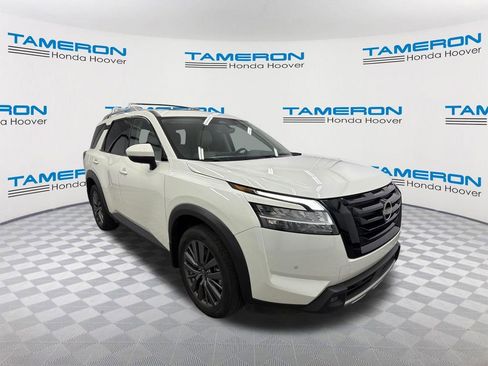 Used 2023 Nissan Pathfinder SL w/ SL Premium Package image 7