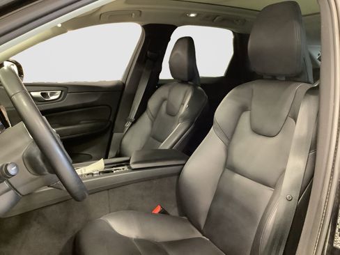 Used 2024 Volvo XC60 B5 Plus w/ Protection Package Premier AWD/4WD image 10
