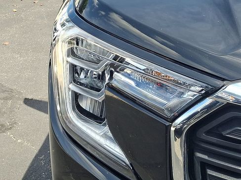 Used 2022 GMC Terrain SLE FWD image 9