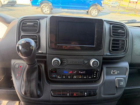 Used 2025 RAM ProMaster 2500 w/ U-Haul Equipment Group FWD image 32