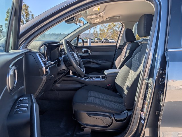 Used 2023 Kia Sorento LX FWD image 11