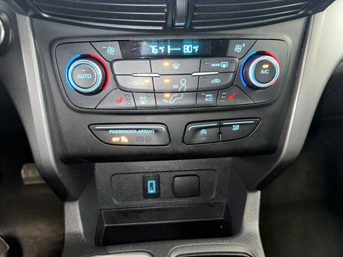 Used 2019 Ford Escape SE image 12