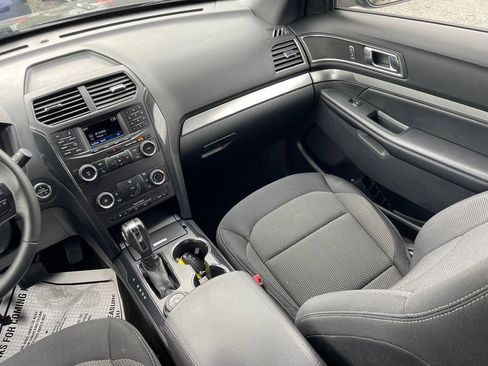 Used 2018 Ford Explorer XLT AWD/4WD image 16