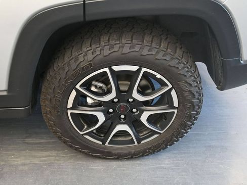 Used 2025 Jeep Compass Trailhawk AWD/4WD image 13