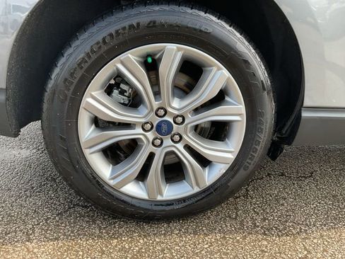 Used 2022 Ford Edge Titanium image 11