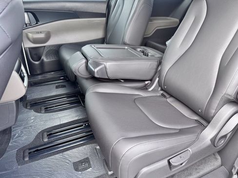 New 2026 Kia Carnival FWD image 26