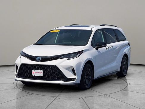 Certified 2025 Toyota Sienna XSE w/ XSE Premium Package AWD/4WD image 2
