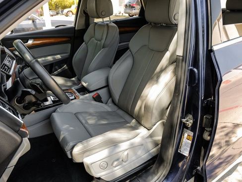 Used 2022 Audi Q5 2.0T Prestige w/ Prestige Package image 8