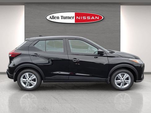 New 2025 Nissan Kicks Play S image 5