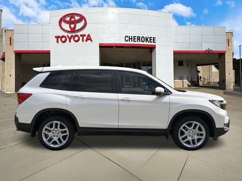 Used 2025 Honda Passport EX-L image 4