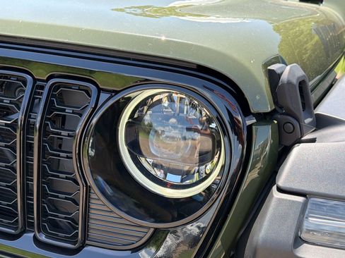 Used 2024 Jeep Wrangler Sport AWD/4WD image 11