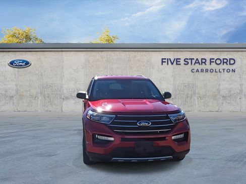 Used 2023 Ford Explorer XLT w/ Equipment Group 202A image 4