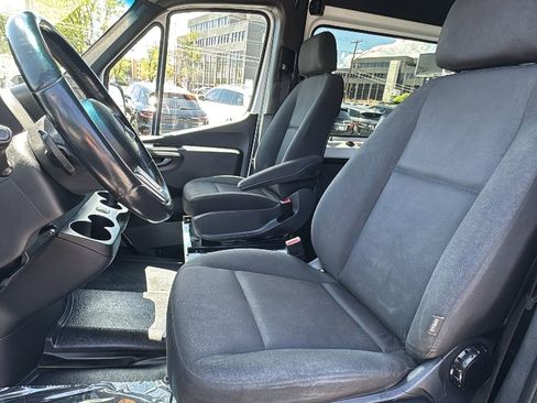 Used 2024 Mercedes-Benz Sprinter 2500 image 10
