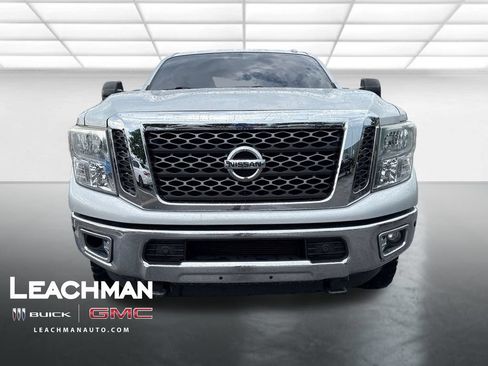 Used 2017 Nissan Titan SV AWD/4WD image 9