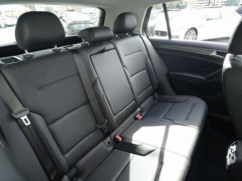 Used 2019 Volkswagen e-Golf SEL Premium image 23