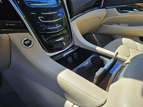 Used 2020 Cadillac Escalade Premium Luxury AWD/4WD image 23