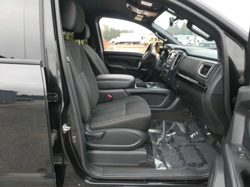 Used 2019 Nissan Titan SV w/ SV Convenience Package image 23