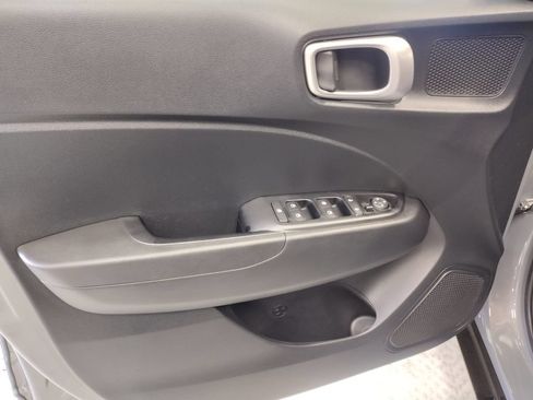 Certified 2023 Hyundai Venue SE FWD image 17