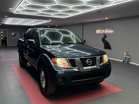 Used 2018 Nissan Frontier SV RWD image 1