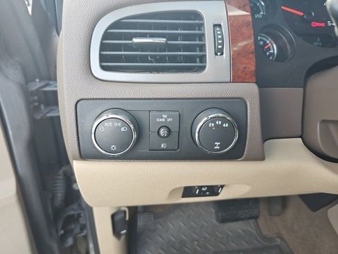 Used 2011 GMC Sierra 3500 SLT w/ SLT Convenience Package image 35