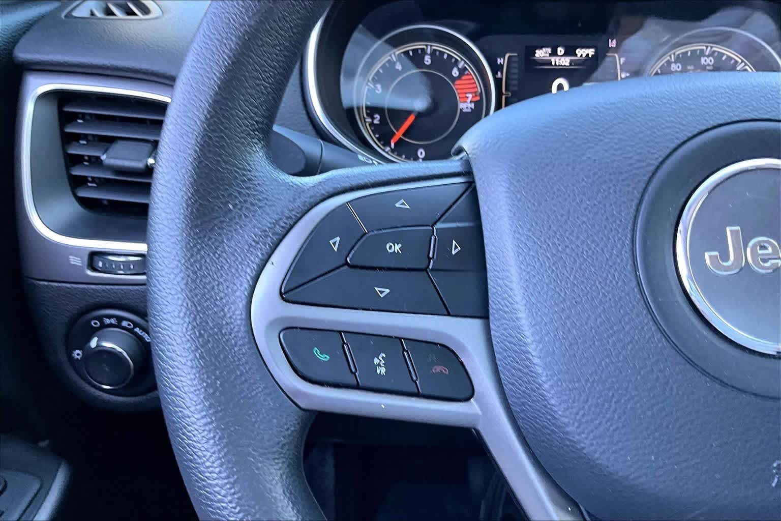 Used 2021 Jeep Cherokee Latitude FWD image 22
