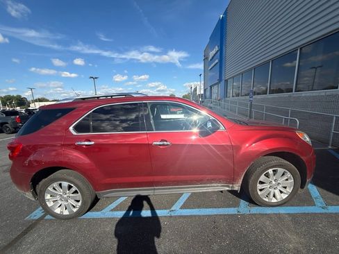 Used 2010 Chevrolet Equinox LT w/ Chrome Appearance Package FWD image 2