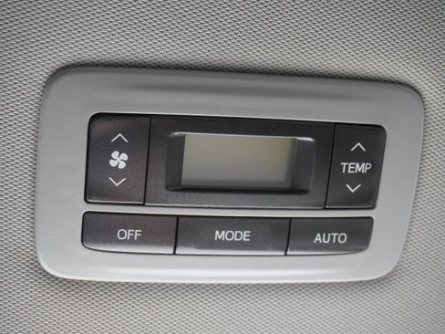 Used 2020 Toyota Sienna XLE w/ XLE Navigation Package FWD image 14