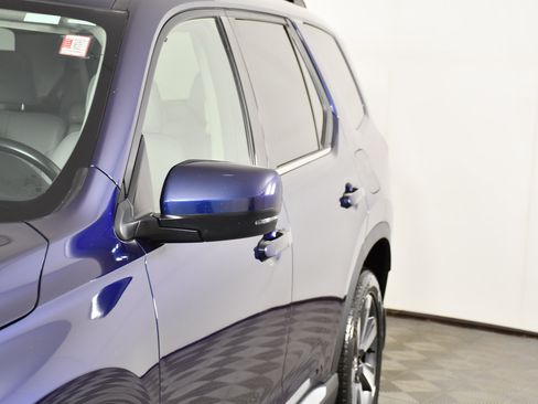 Used 2025 Honda Pilot Touring image 13