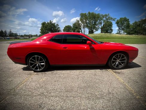 Used 2016 Dodge Challenger R/T Scat Pack w/ Leather Interior Group RWD image 6