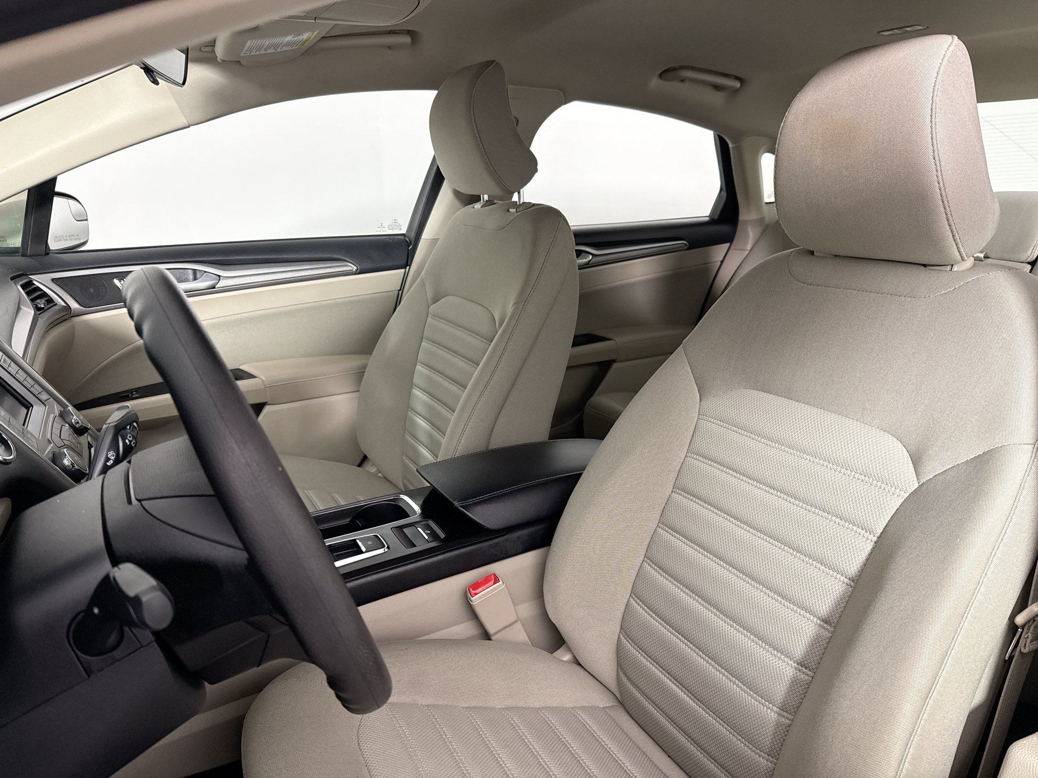 Used 2018 Ford Fusion SE FWD image 21