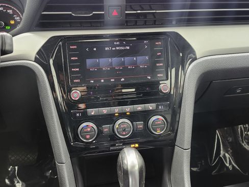 Used 2021 Volkswagen Passat 2.0T SE image 29