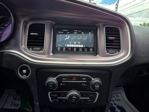 Used 2019 Dodge Charger SXT w/ Leather Interior Group RWD image 11
