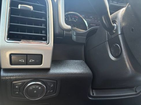 Used 2019 Ford F150 Lariat w/ Equipment Group 502A Luxury AWD/4WD image 24