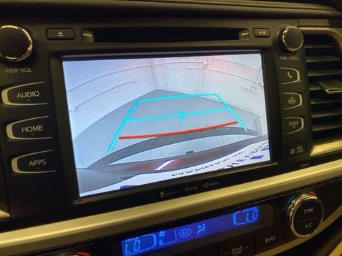 Used 2018 Toyota Highlander XLE AWD/4WD image 6