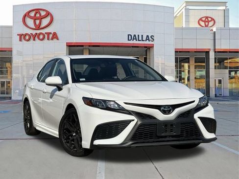 Used 2023 Toyota Camry SE FWD image 1
