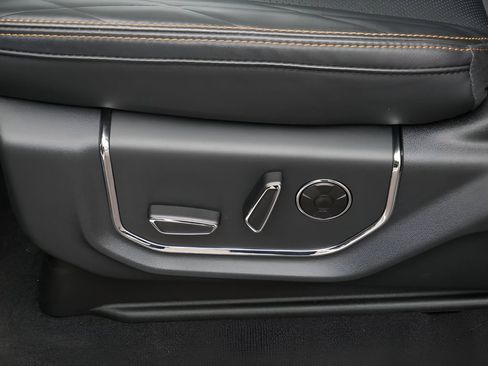 Used 2024 Ford Expedition Platinum AWD/4WD image 17