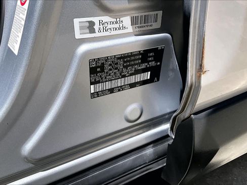 Used 2017 Toyota RAV4 Limited AWD/4WD image 35