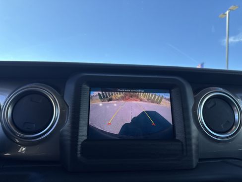 Used 2021 Jeep Wrangler Unlimited Sahara image 22