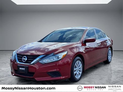 Used 2017 Nissan Altima 2.5 S w/ Power Driver Seat Package FWD image 4