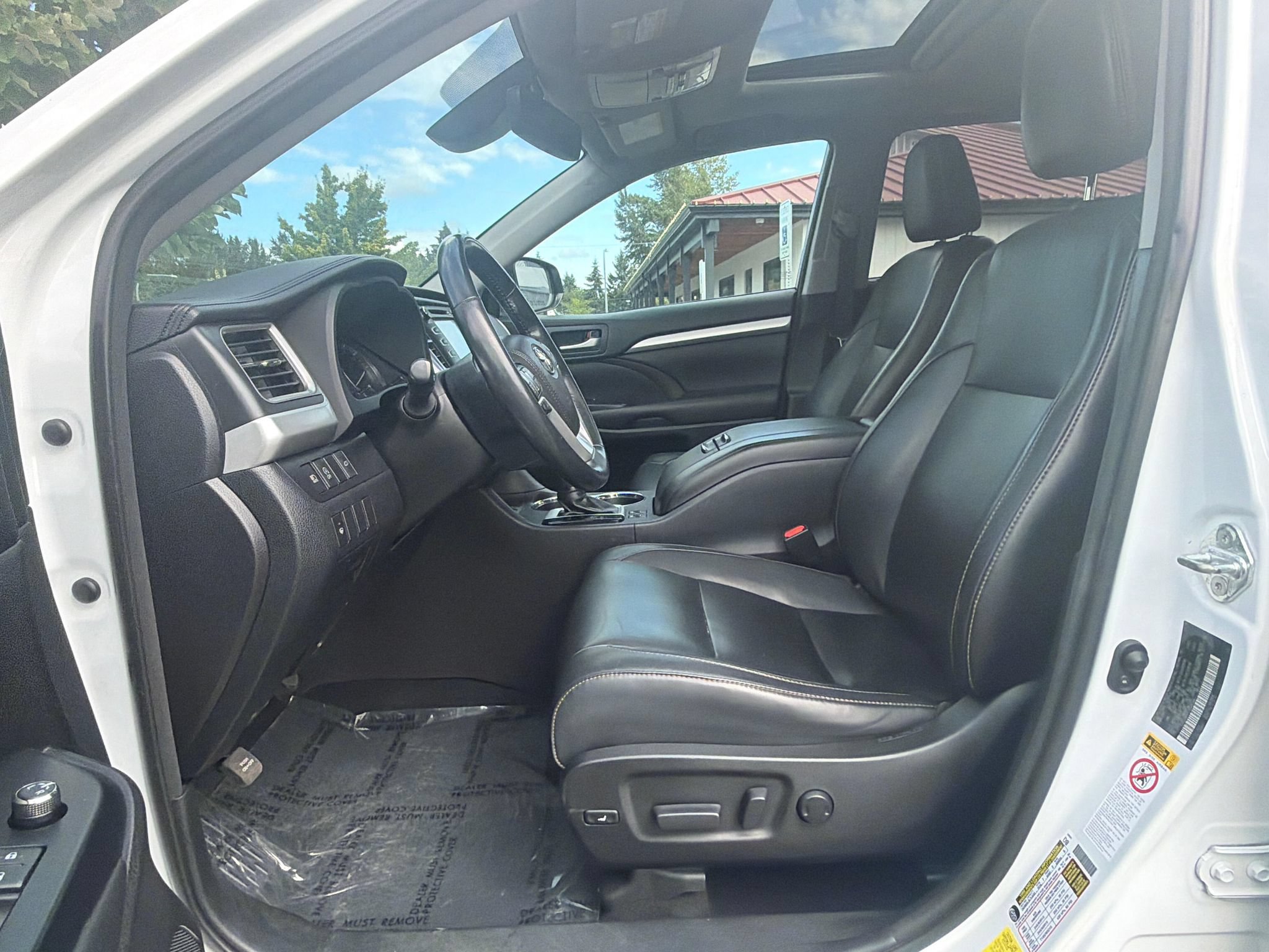 Used 2018 Toyota Highlander XLE AWD/4WD image 24