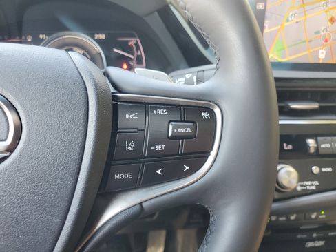 Certified 2022 Lexus ES 300h w/ Premium Package image 25