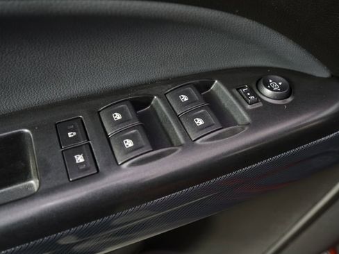 Used 2015 Chevrolet Colorado Z71 AWD/4WD image 23