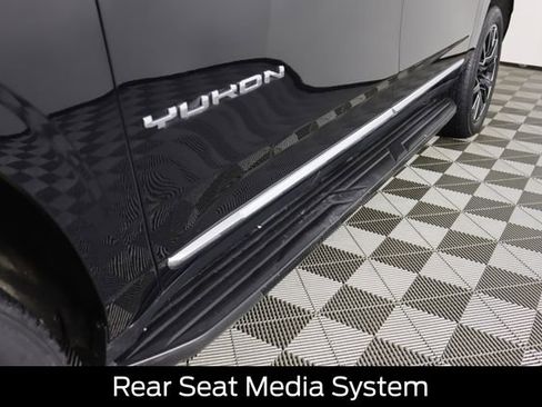 Used 2021 GMC Yukon XL SLT w/ SLT Premium Package image 22