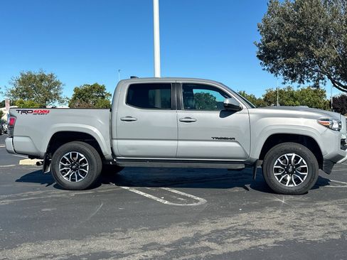 Used 2020 Toyota Tacoma TRD Sport w/ TRD Premium Sport Package AWD/4WD image 3