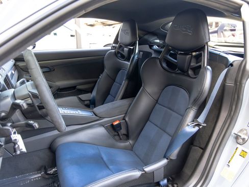 Certified 2025 Porsche 718 Cayman GT4 RS RWD image 5
